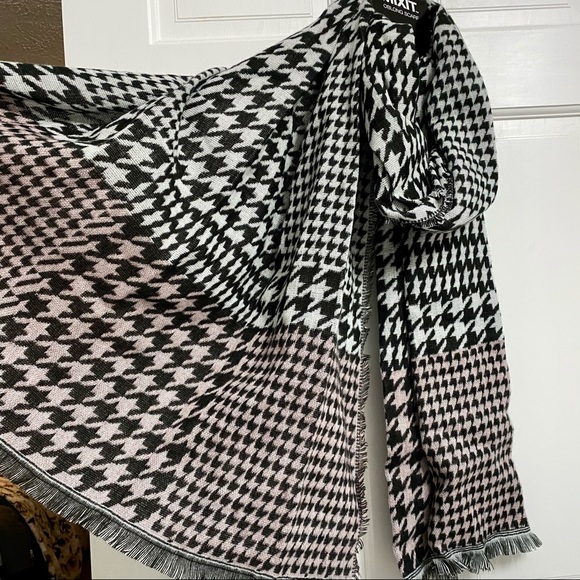 NEW Houndstooth Pattern Scarf - Picture 3 of 4